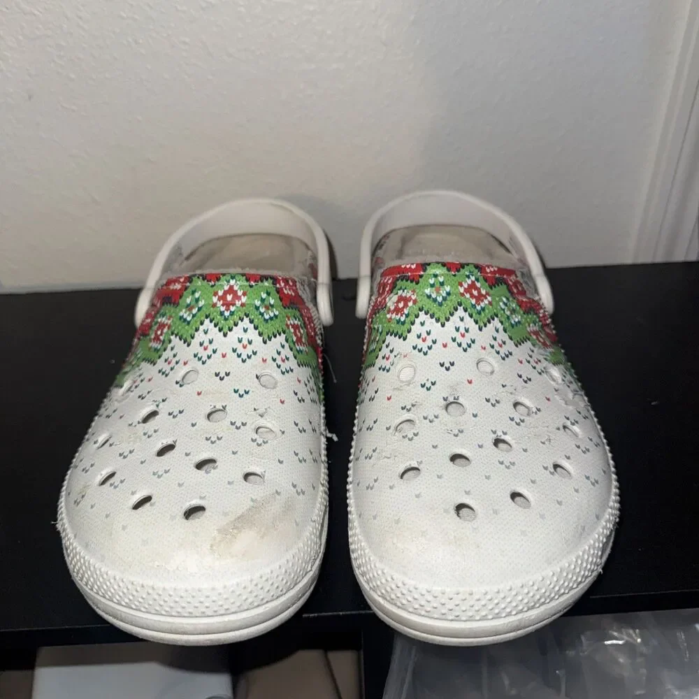 Crocs Classic Lined Holiday Christmas Charm Clogs Shoes White M12